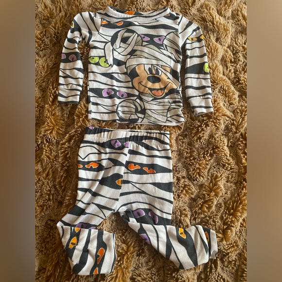 Disney Halloween Mickey Mouse glow in the dark pajamas - Picture 3 of 4